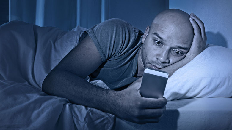slaapproblemen-telefoon-in-bed_121917_780.jpg slaapproblemen-telefoon-in-bed_121917_780.jpg