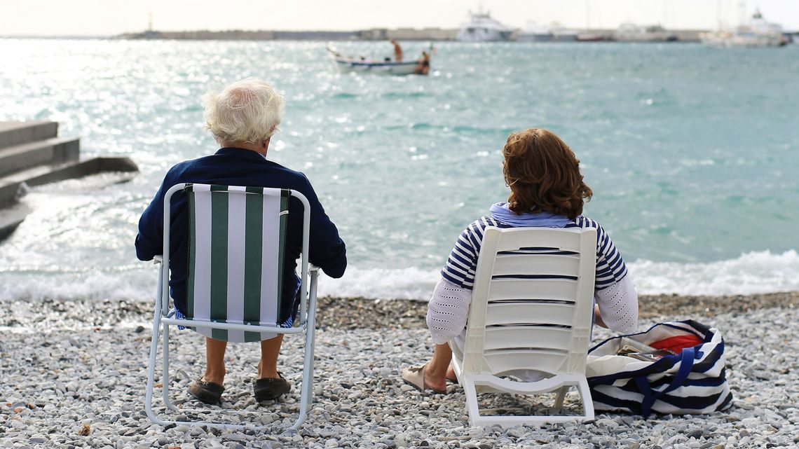 Zoveel vakantiegeld krijgen mensen met een AOW dit jaar Radar het
