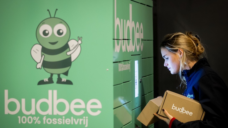 4aprilbudbee.jpg 4aprilbudbee.jpg