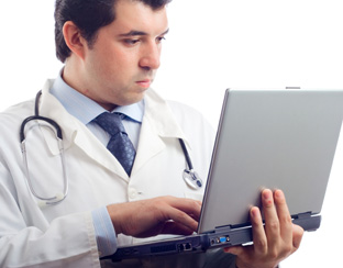 computer_laptop_arts_dokter_scherm_man_ziekenhuis312.jpg computer_laptop_arts_dokter_scherm_man_ziekenhuis312.jpg