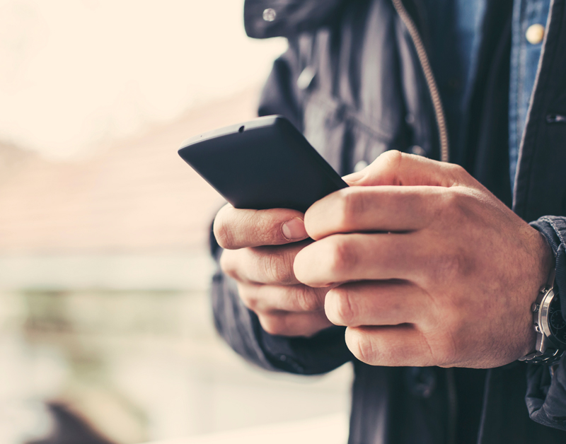 smartphone_hand_man_800x628.jpg smartphone_hand_man_800x628.jpg