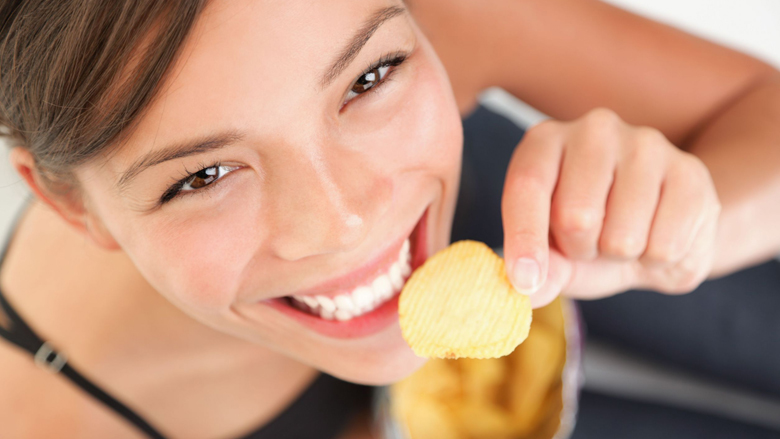 chips_eten_vrouw_123rf_780.jpg