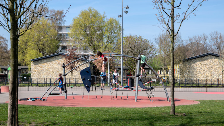 buitenspelen144815944_l_normal_none.jpg buitenspelen144815944_l_normal_none.jpg