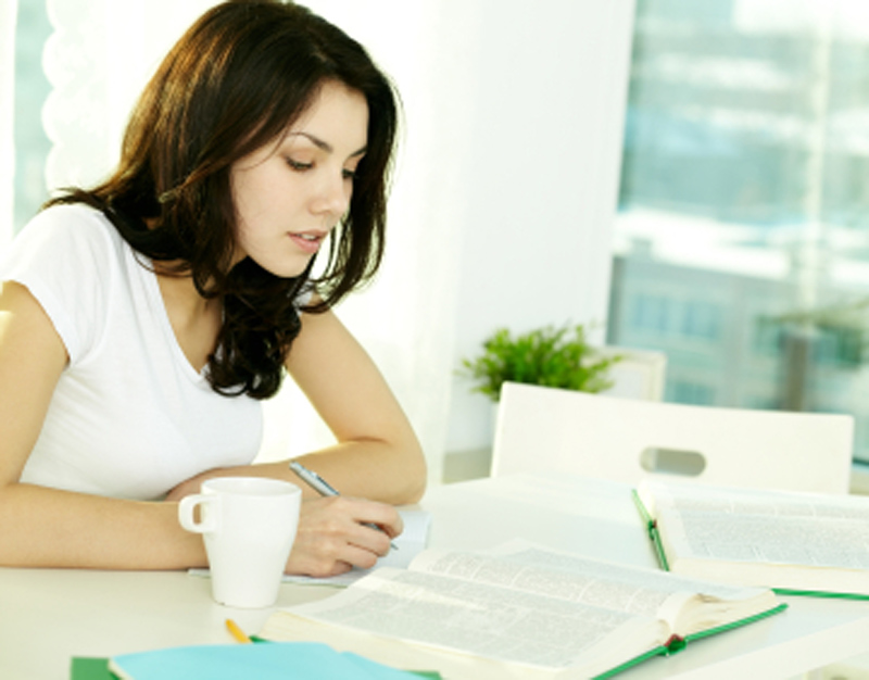 student_vrouw_boek800.jpg student_vrouw_boek800.jpg