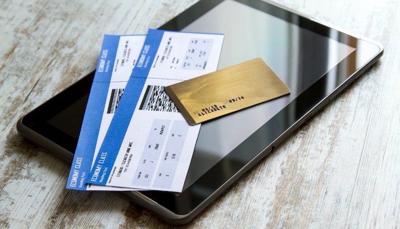 vliegtickets-ipad-card30413135_s.jpg