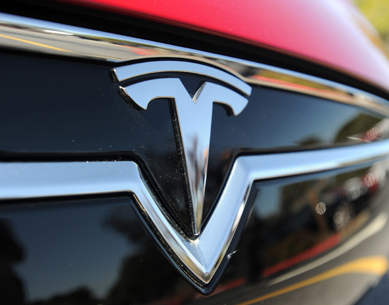 tesla_800.jpg tesla_800.jpg