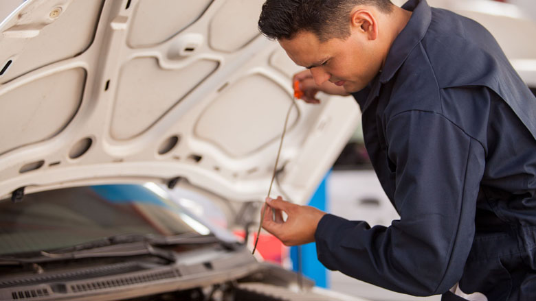 monteur_olie_verversen_controleren_4917_780.jpg