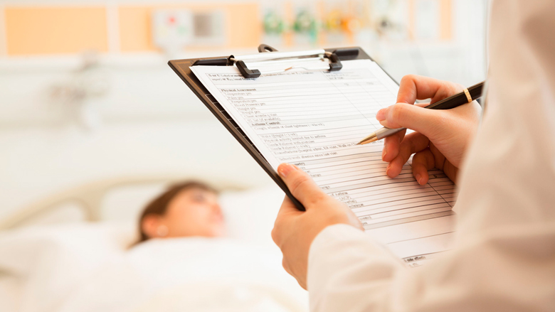 dokter_patient_bed_clipboard_123rf_780.jpg dokter_patient_bed_clipboard_123rf_780.jpg