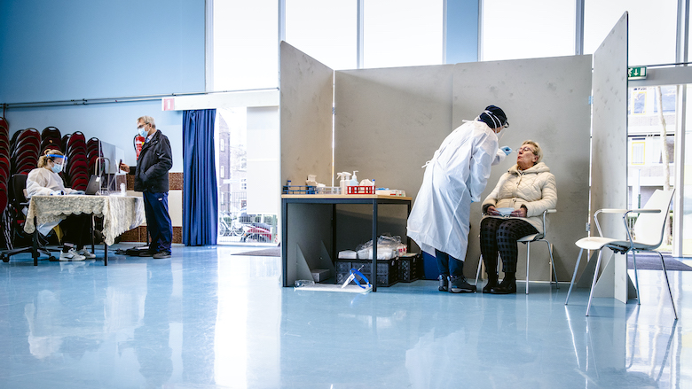 03:02 coronatest.jpg