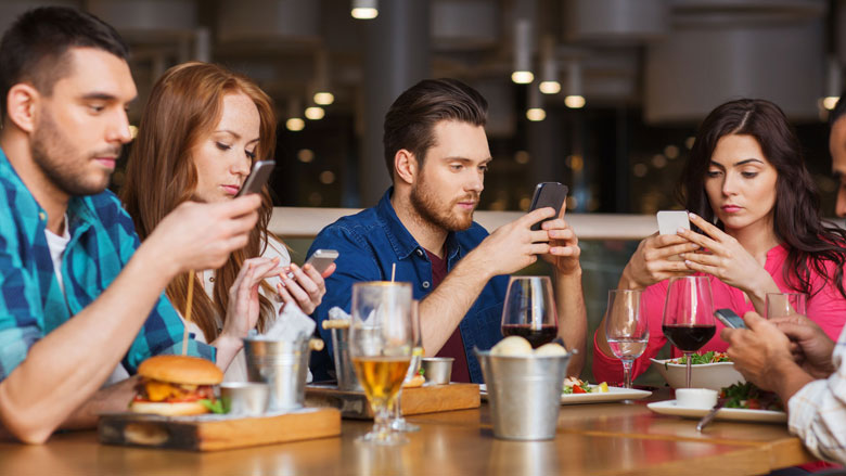 smartphoneverslaving-moeilijk-zonder-kunnen-180308.jpg smartphoneverslaving-moeilijk-zonder-kunnen-180308.jpg