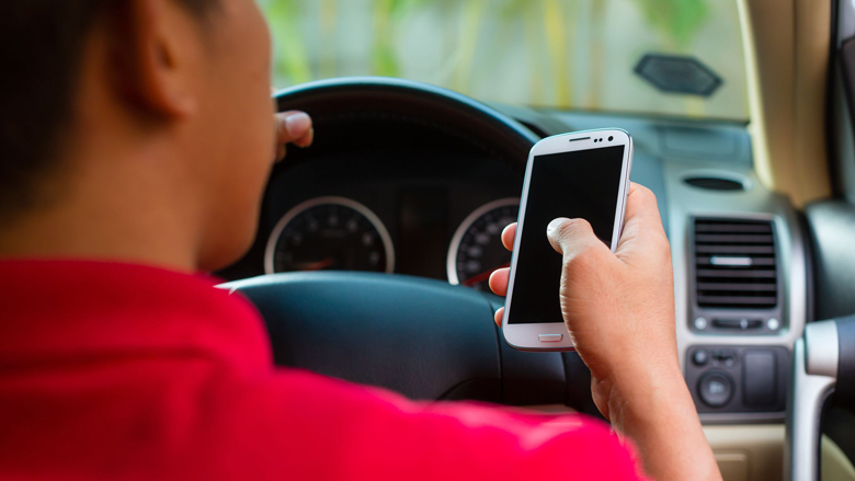 auto_rijden_smartphone_eenvandaag-780.jpg auto_rijden_smartphone_eenvandaag-780.jpg