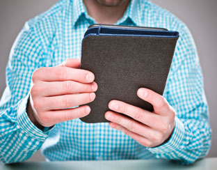 e-reader_man312.jpg