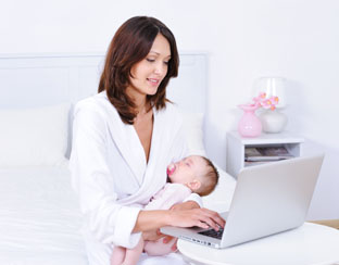 baby_moeder_computer_laptop_312.jpg