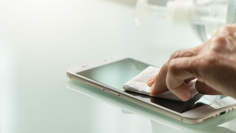 200602 smartphone reinigen.jpg