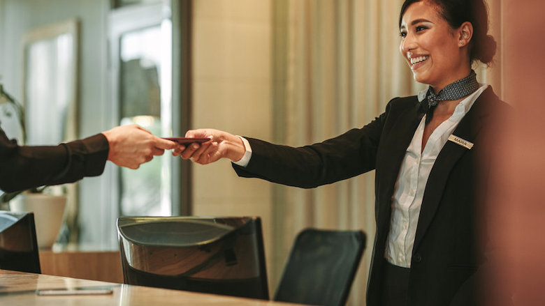 190721 paspoort afgeven hotel.jpg