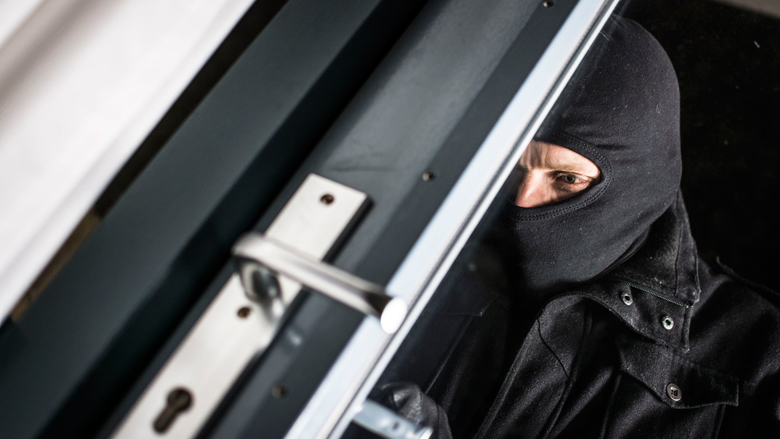 veel-inbraken-door-slecht-beveiligde-achterdeuren-011-17.jpg veel-inbraken-door-slecht-beveiligde-achterdeuren-011-17.jpg