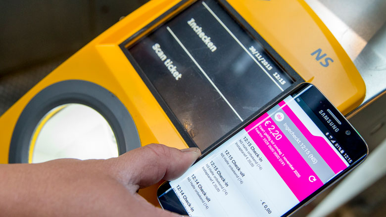 inchecken-mobiel-anp-foto.jpg inchecken-mobiel-anp-foto.jpg