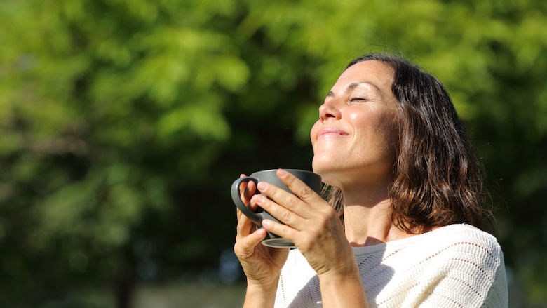 vrouw zon huid 300321.jpg