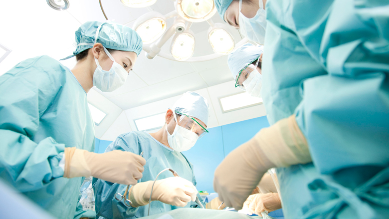 operatie_3_chirurgen_123rf_780.jpg